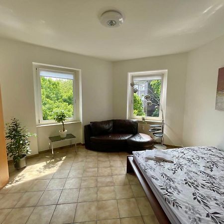 Nostalgie Apartment - 3 Zimmer, 5 Betten, 7 Personen, Kontaktloses Einchecken, Netflix Wuppertal Exteriér fotografie
