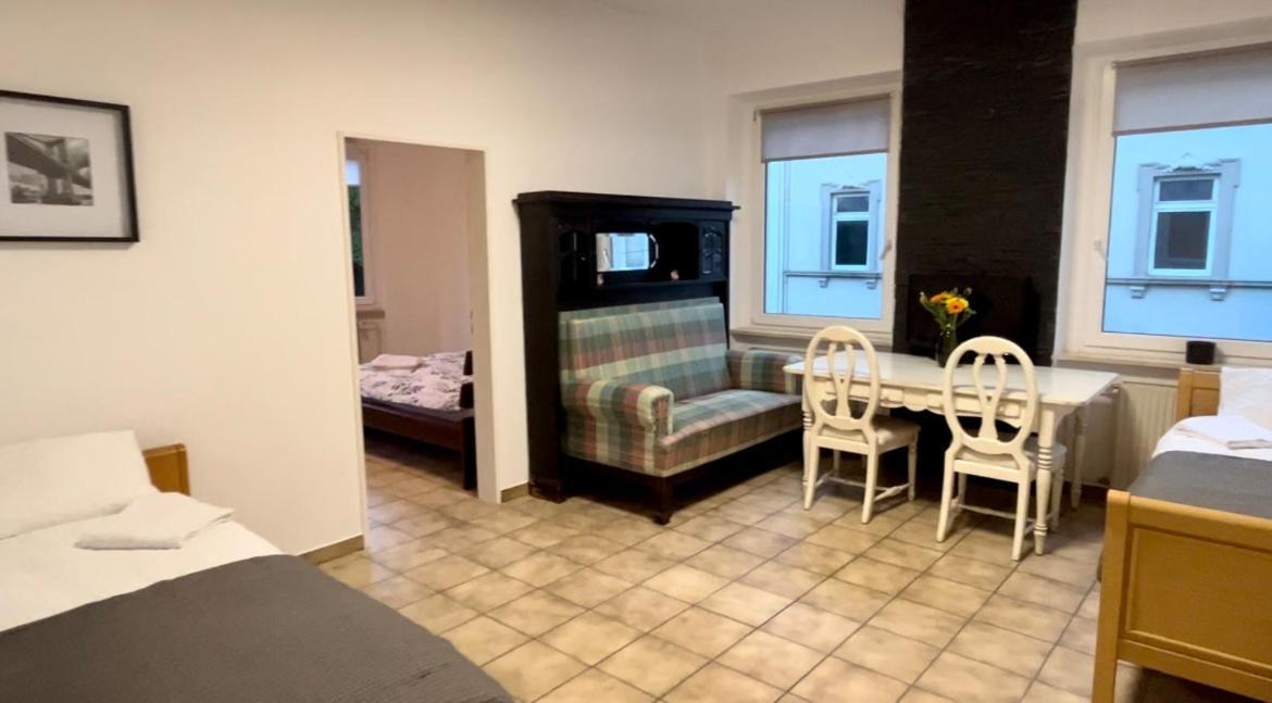 Nostalgie Apartment - 3 Zimmer, 5 Betten, 7 Personen, Kontaktloses Einchecken, Netflix Wuppertal Exteriér fotografie
